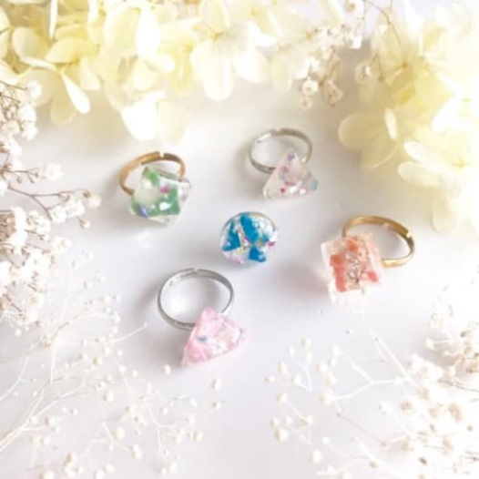 ハンドメイドアクセサリーゆびわの写真